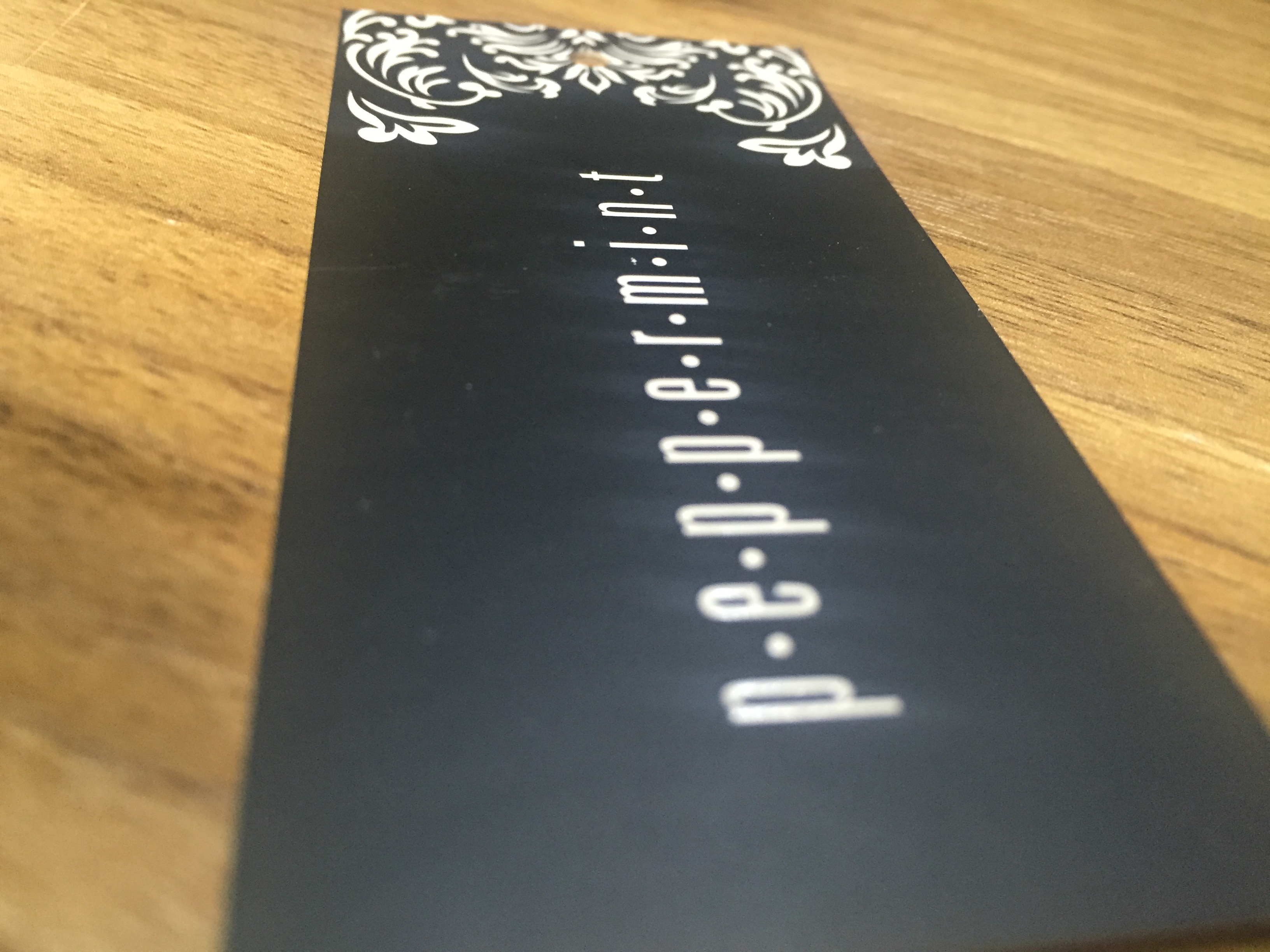 從t恤紙牌工廠回來(lái)的譚師傅，告訴我們他的苦逼經(jīng)歷