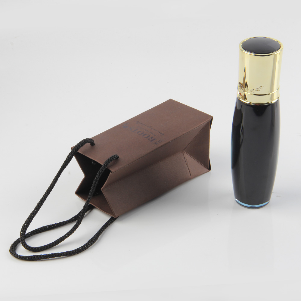 充電器的產(chǎn)品這么小紙袋是不是也該做這么小呢？